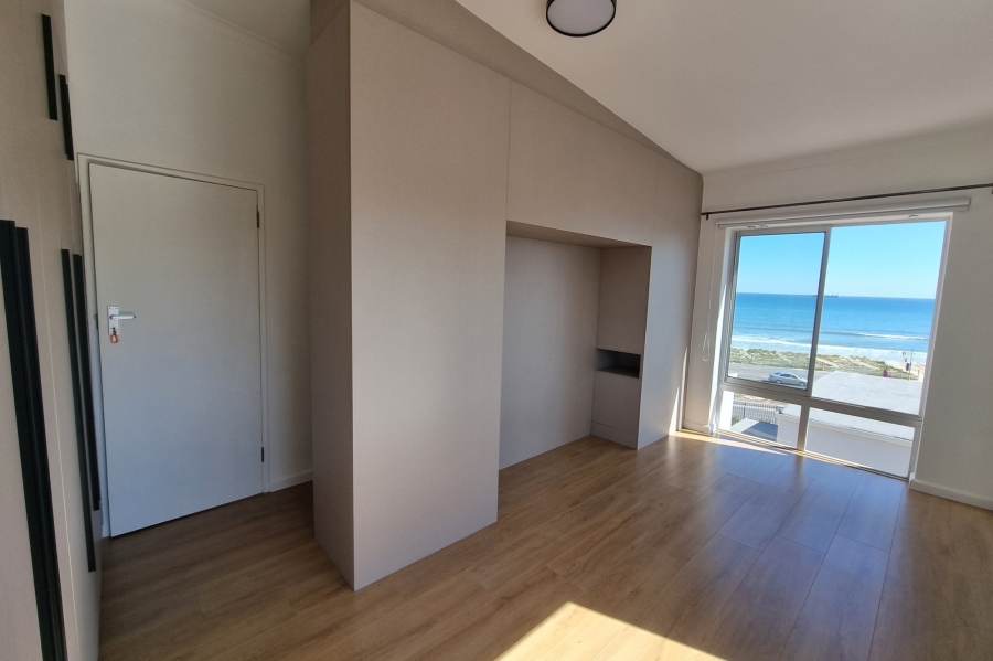 4 Bedroom Property for Sale in Beachfront Western Cape